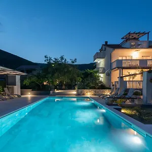 https://apartments-dobrila-kastel-stari-split-dalmatia-county.splithotels.org